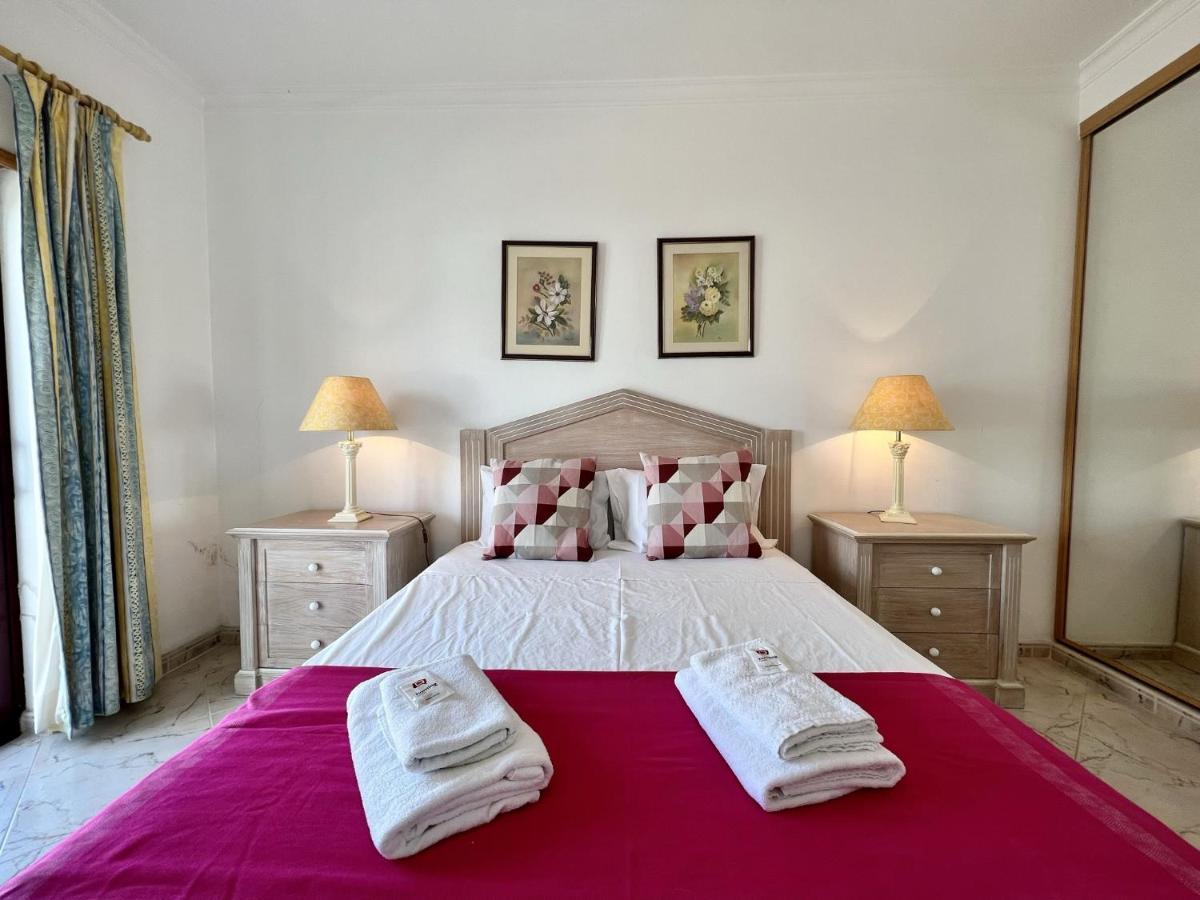 Apartamento Quarteira Elegant With Pool By Homing Exterior foto