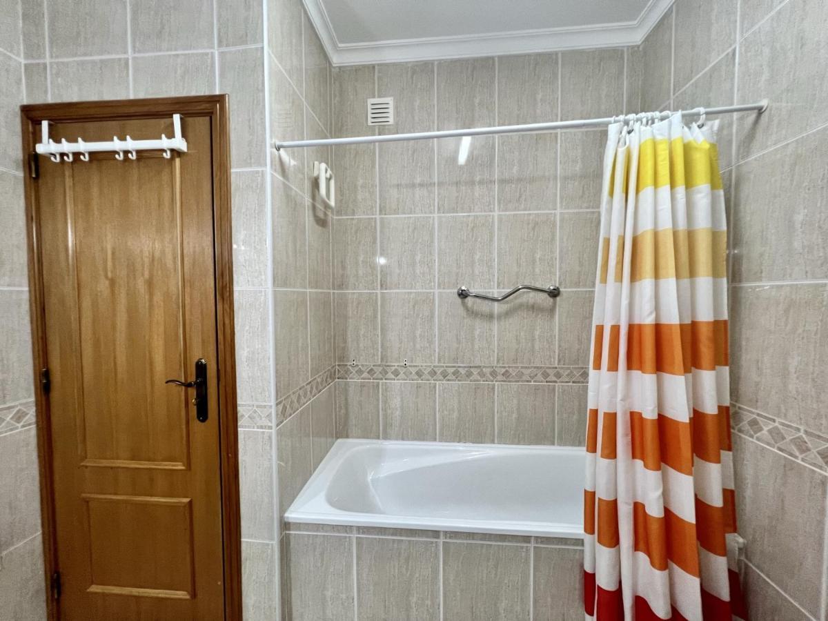 Apartamento Quarteira Elegant With Pool By Homing Exterior foto