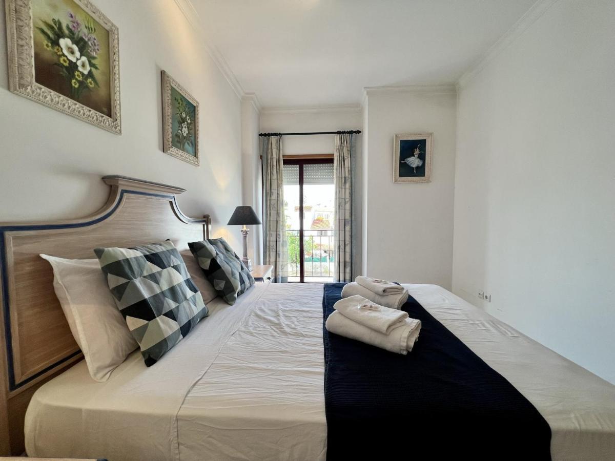 Apartamento Quarteira Elegant With Pool By Homing Exterior foto