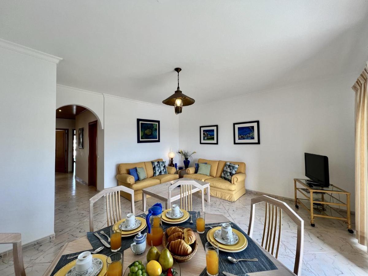 Apartamento Quarteira Elegant With Pool By Homing Exterior foto