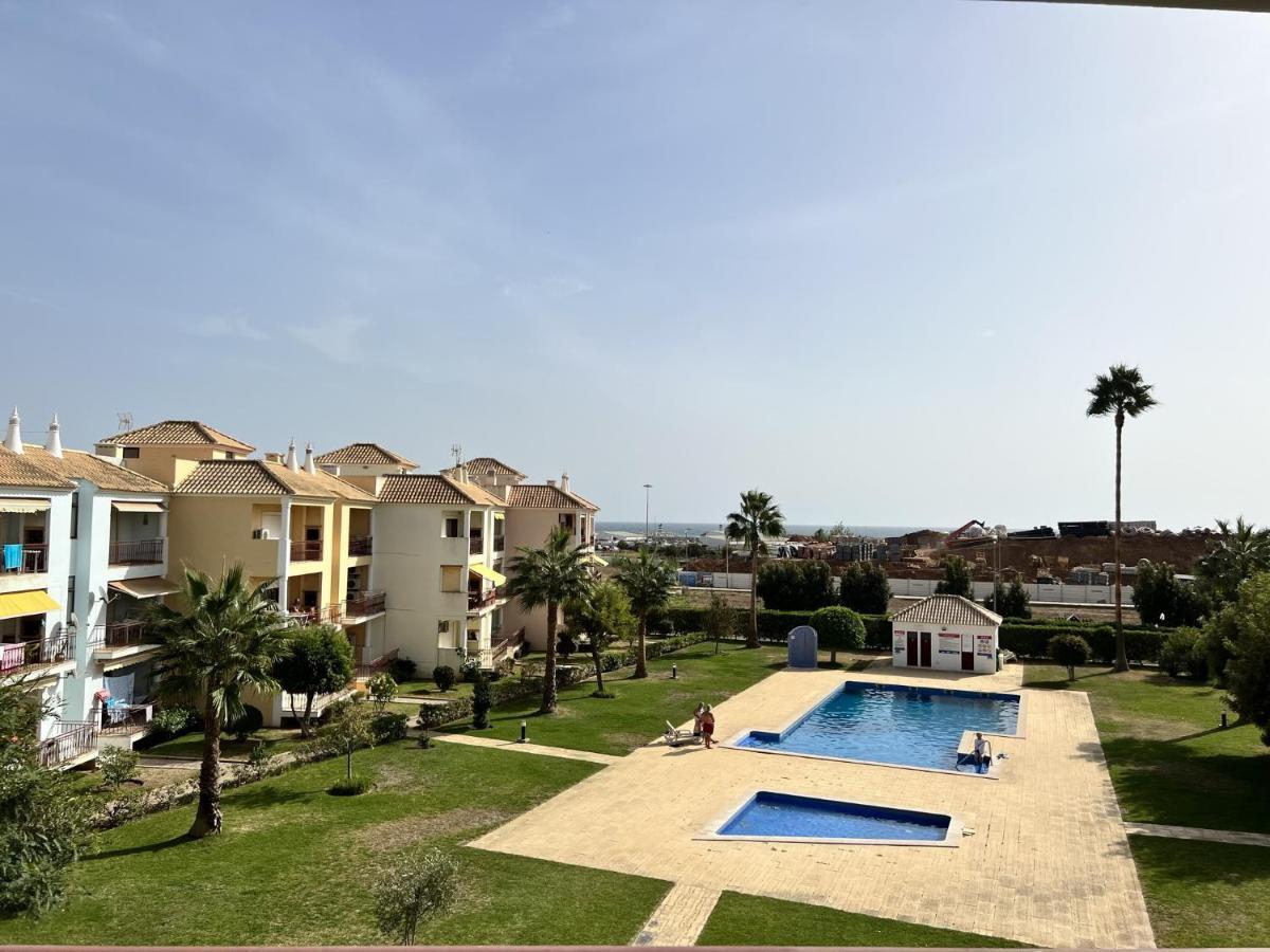 Apartamento Quarteira Elegant With Pool By Homing Exterior foto