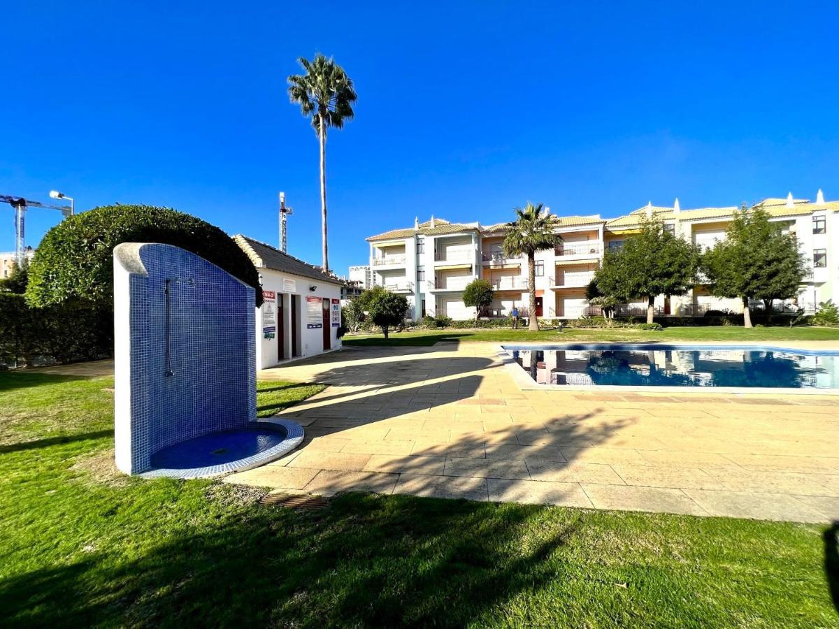 Apartamento Quarteira Elegant With Pool By Homing Exterior foto