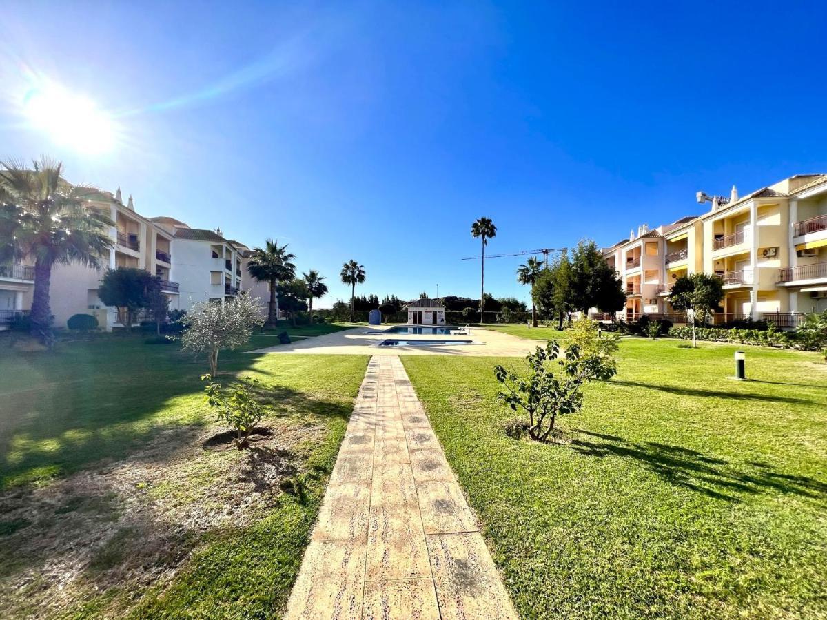 Apartamento Quarteira Elegant With Pool By Homing Exterior foto